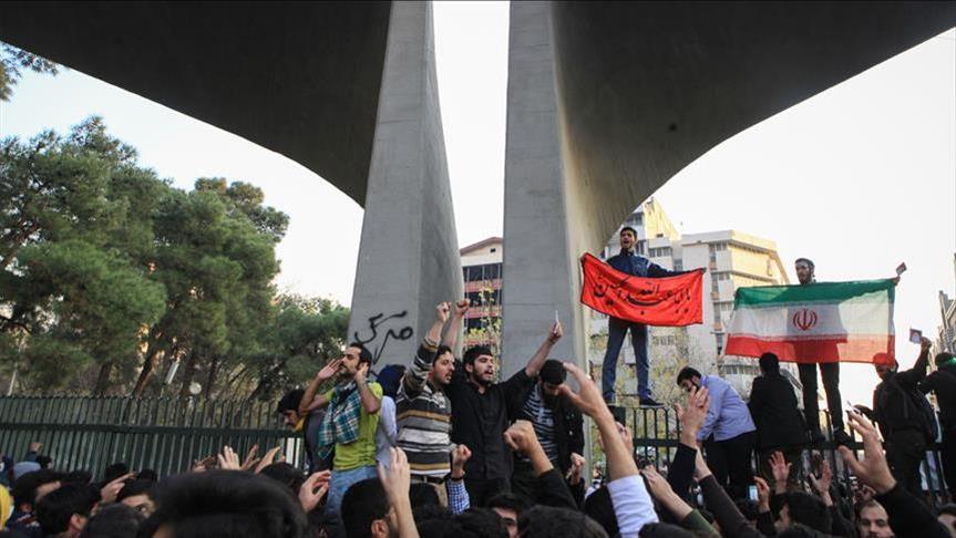 Власти Ирана критикуют требования студентов об отставке Рухани 