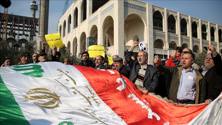 Iran: Des slogans anti-Etats-Unis lors d'une manifestation après la prière du vendredi
