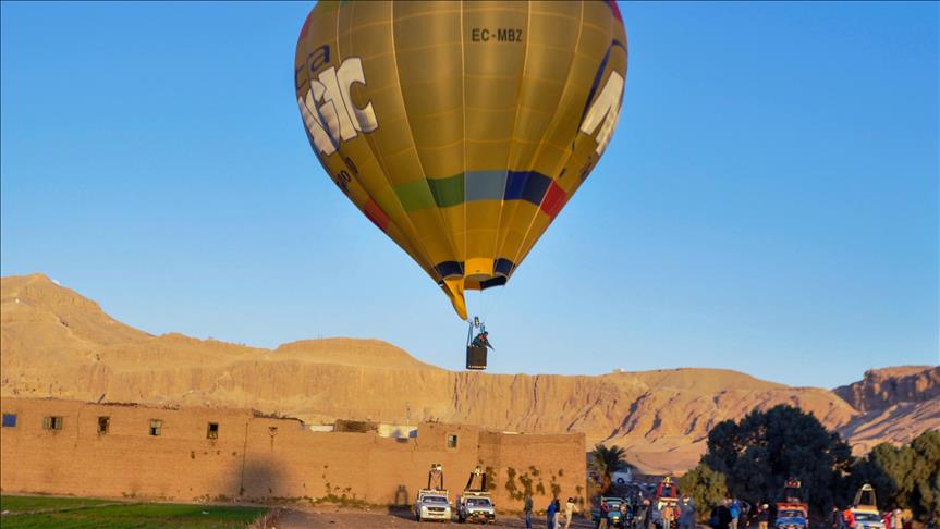 Hot-air balloon crash kills tourist in southern Egypt