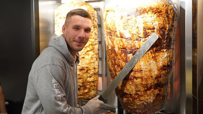 Podolski Köln'de dönerci açtı