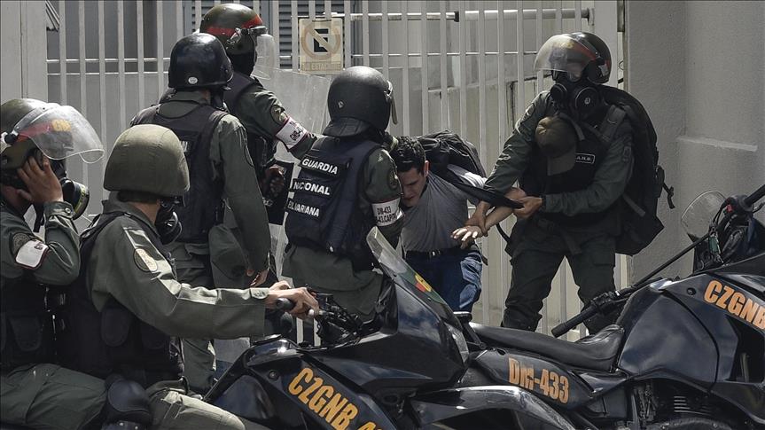 Cerca de 1.900 personas están detenidas en celdas de la PNB