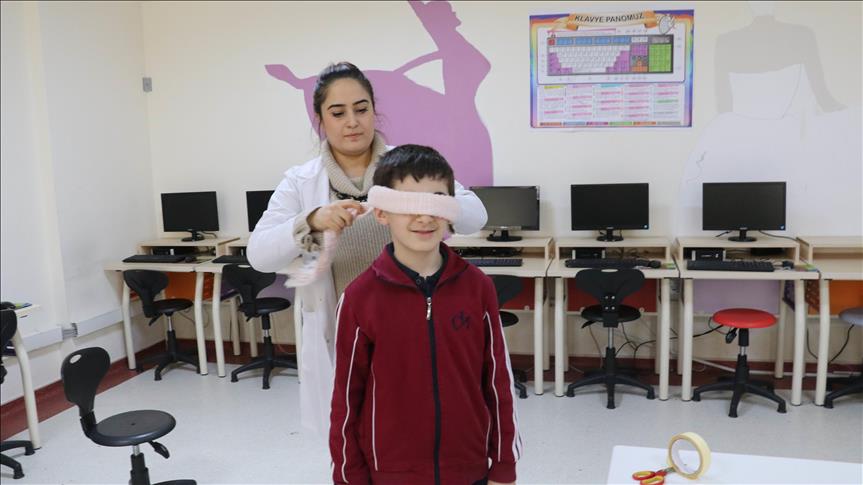 Adolescente turco desarrolla instrumento para ayudar a personas con discapacidades visuales