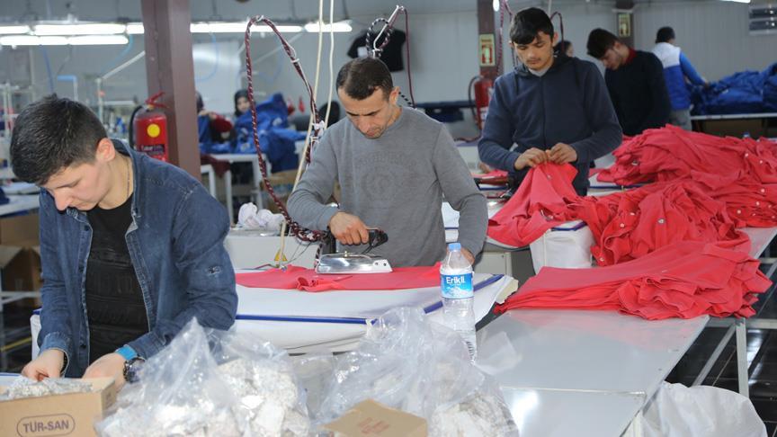 Fabrikalar kuruldu, doğdukları yerde doyuyorlar
