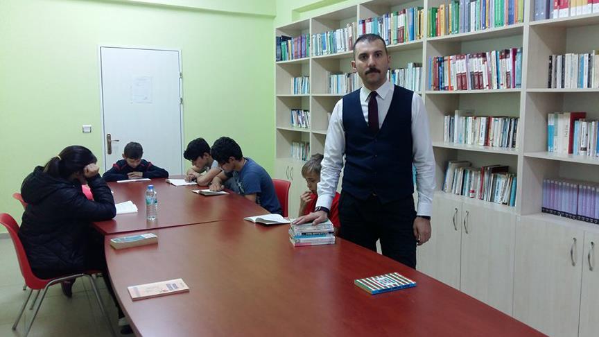 Postacılardan köy okullarına kütüphane desteği