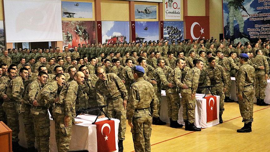Uzman erbaşlar mavi bere taktı