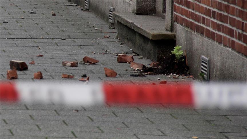 Ispred džamije u Amsterdamu ostavljeni antiislamski transparenti i lutka bez glave