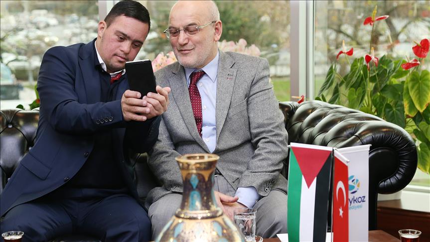 Une municipalité turque fête l’anniversaire du palestinien trisomique al-Taouil 