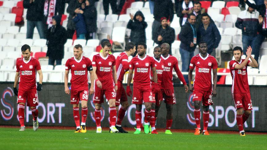 Sivasspor 'sıfır borç'la hedefe yürüyor 