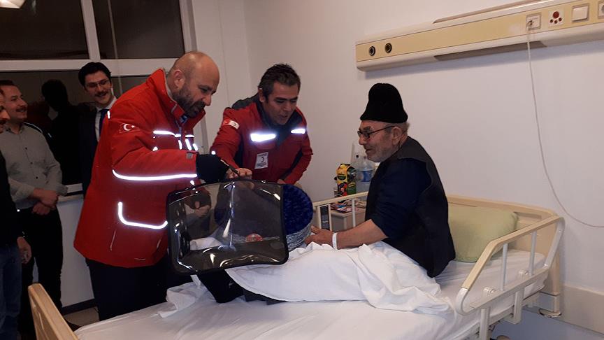 Evi yanan yaşlı adam için seferber oldular