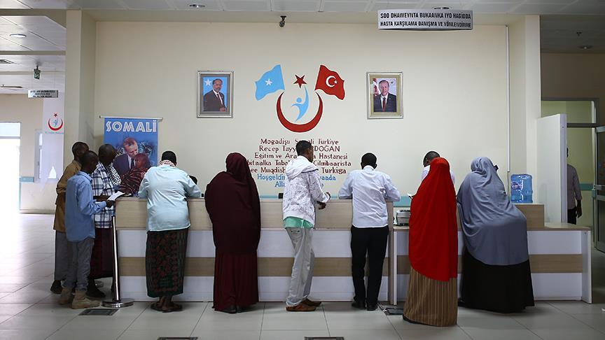 Türk hastanesi Somali'de şifa dağıtıyor