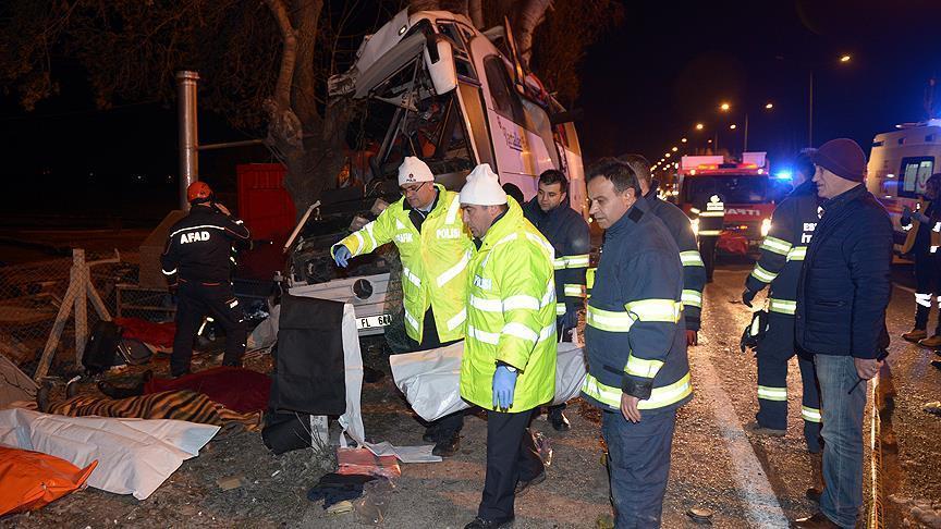 برخورد اتوبوس با درخت در ترکیه 11 کشته برجای گذاشت