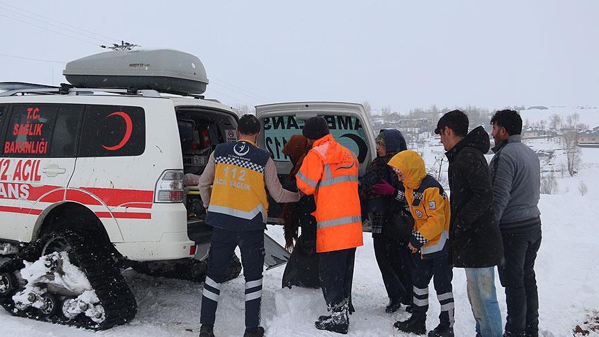 Köydeki hastaya paletli ambulansla ulaşıldı