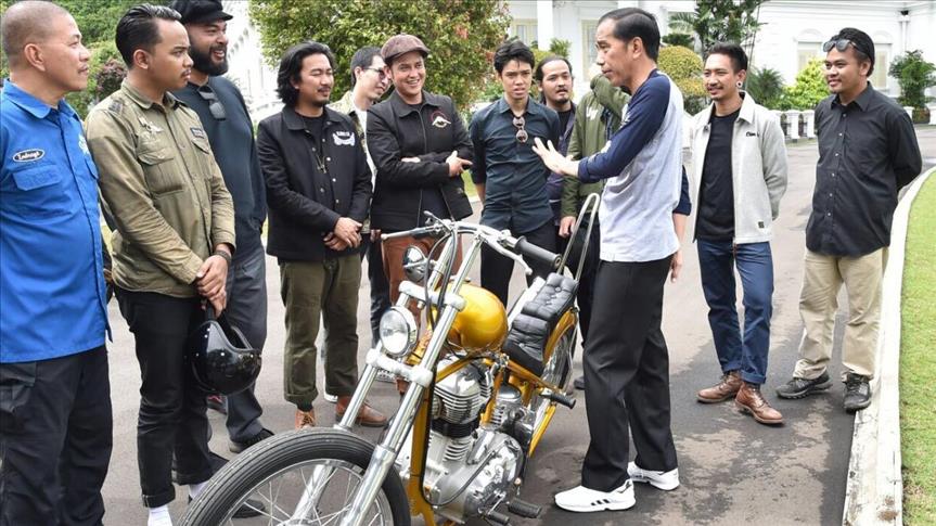 Jokowi beli motor modifikasi bermesin buatan Inggris