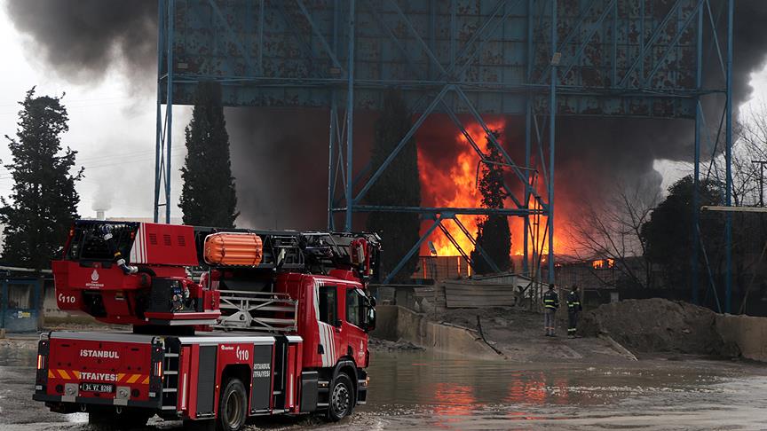 Sancaktepe'de fabrika yangını söndürüldü 