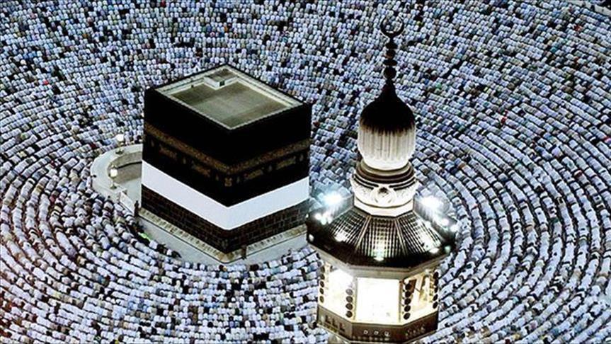 مسلمون يتضرعون إلى الله بمكة المكرمة لنصرة تركيا في عملية عفرين