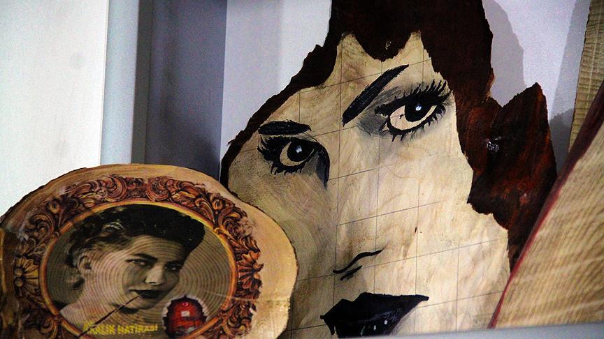 Kurumuş kayısı ağaçlarını sanata dönüştürüyor