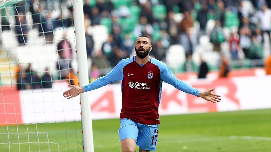 Burak Yılmaz, Trabzonspor'un geçen sezonki gol sayısını geçti