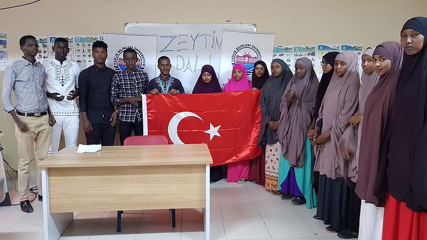 Somalili öğrencilerden Zeytin Dalı Harekatı'na 'zafer duası'