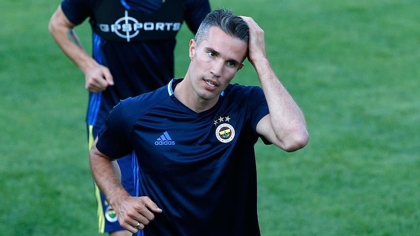 Dutch football veteran van Persie returns to Feyenoord