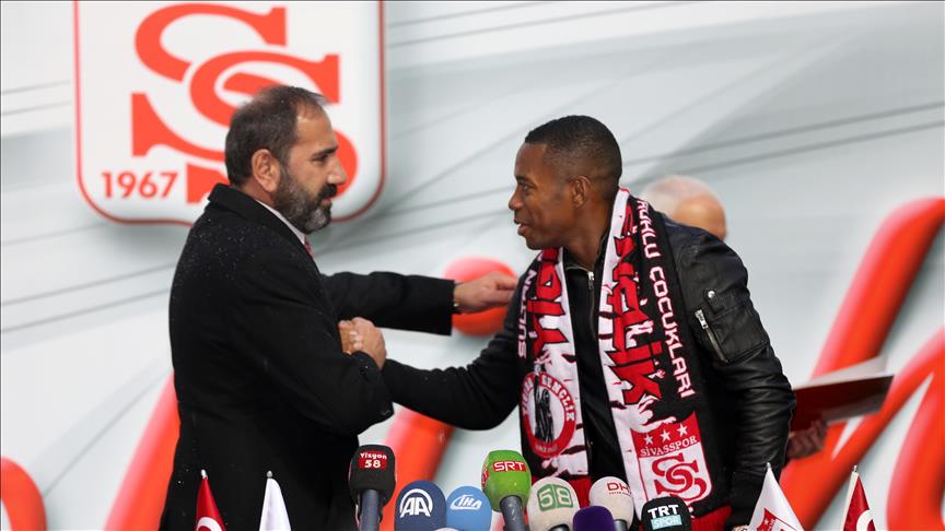 Turkey's Sivasspor signs Brazilian star Robinho