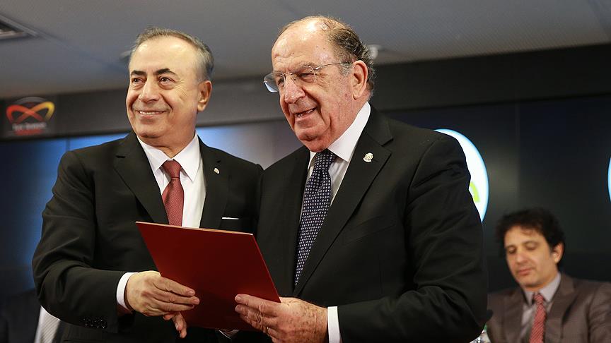 Galatasaray'da yeni yönetim mazbatasını aldı 