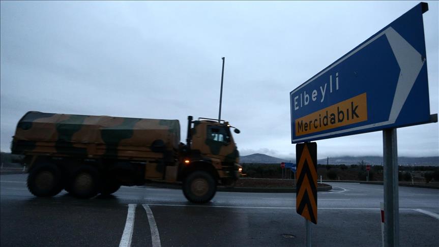 Турция перебросила дополнительную бронетехнику на границу с Сирией  