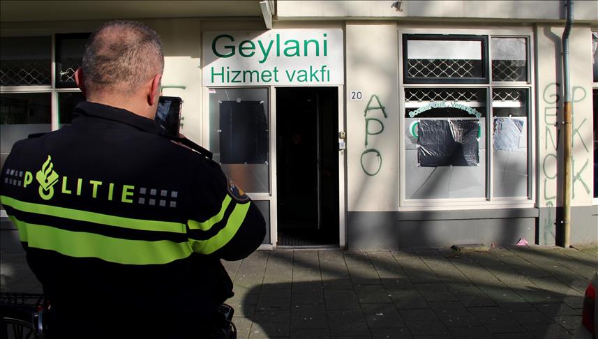 Hollanda'da PYD/PKK yandaşları camiye saldırdı