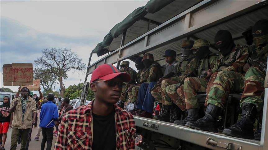 Zimbabwe vendors threaten showdown with military