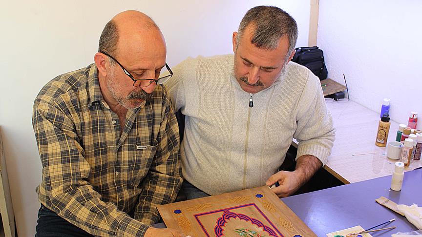 Sanat öğrenmek için haftada yaklaşık 500 kilometre yol yapıyor