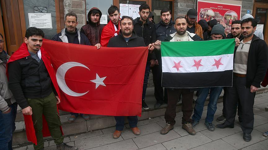 في عشر ولايات تركية.. سوريون يراجعون مراكز التجنيد للتطوع في "غصن الزيتون"