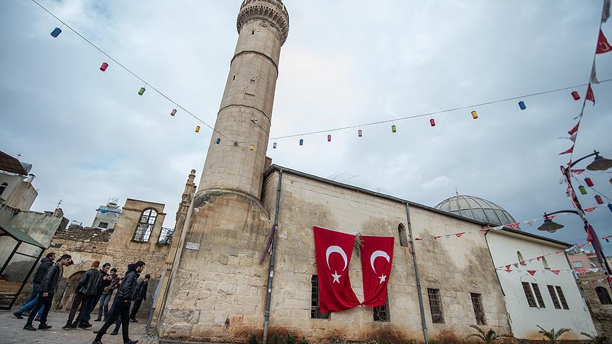 PYD/PKK'nın saldırdığı Çalık Camisi Türk bayraklarıyla süslendi