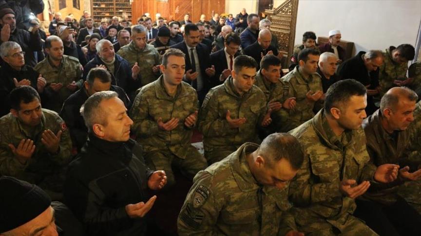 كوسوفو..المصلون في فعالية دينية بأحد المساجد يدعون لـ"غصن الزيتون" بالنصر