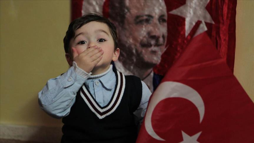 الطفل "زياد فاخوري".. "يوتيوبر" فلسطيني صفع ترامب وقبّل أردوغان!
