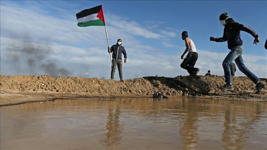 9 Palestinians injured in clashes on Gaza-Israel border