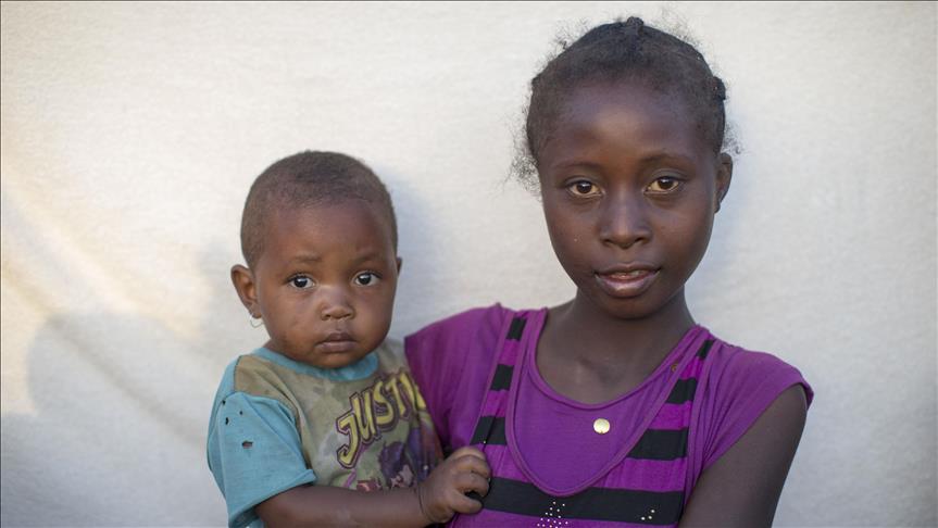 Las niñas adolescentes son vetadas de las clínicas en Zimbabue