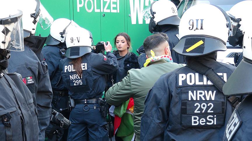 Almanya'da yasa dışı PKK yürüyüşü durduruldu