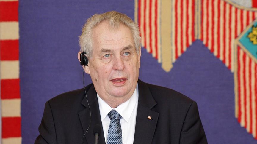 Le président tchèque Milos Zeman remporte un second mandat 