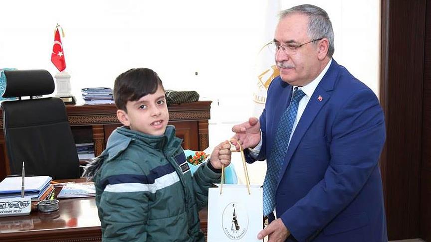 12 yaşındaki Yakup Mehmetçiğe harçlıklarını gönderdi