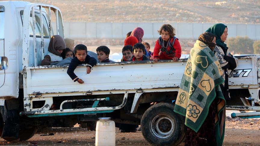 İdlib'deki hava saldırıları bir ayda 270 bin kişiyi yerinden etti