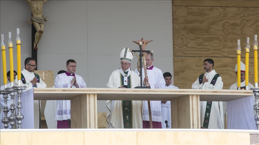 El Vaticano ordenó investigar al obispo que el papa defendió en Chile