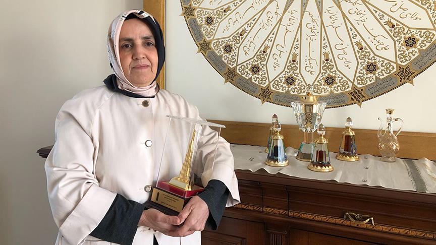 'Tezhip sanatı ruhi yolculuğumu aydınlatan bir ışık oldu'