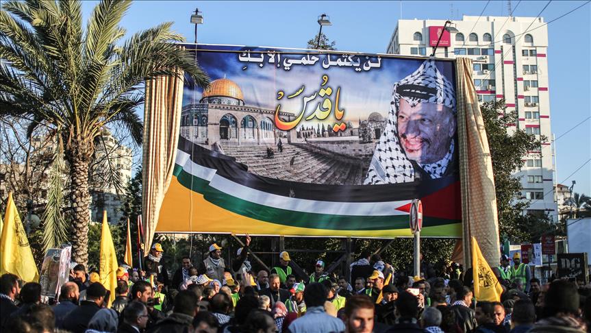 Un poster géant de Yasser Arafat dévoilé par Fatah à Gaza