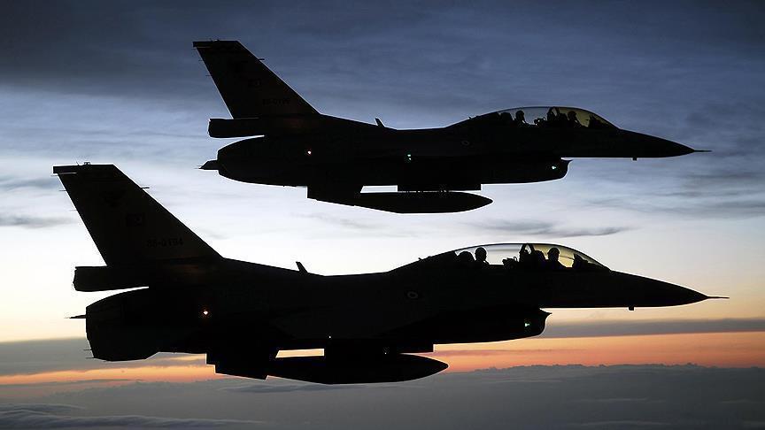 Des avions turcs frappent des cibles du PKK dans le nord de l'Irak 