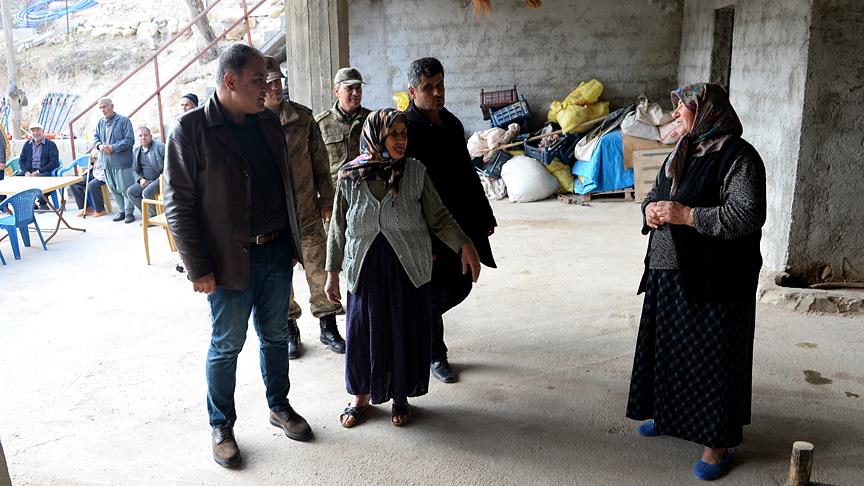 Kilis Valisi Tekinarslan sınır köylerini ziyaret etti