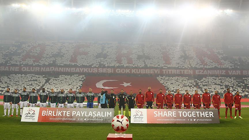 Konyaspor taraftarlarından Mehmetçik'e destek 