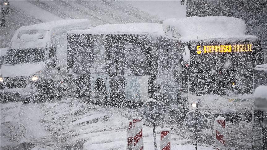 Jake snježne padavine uzrokovale probleme u Sloveniji 