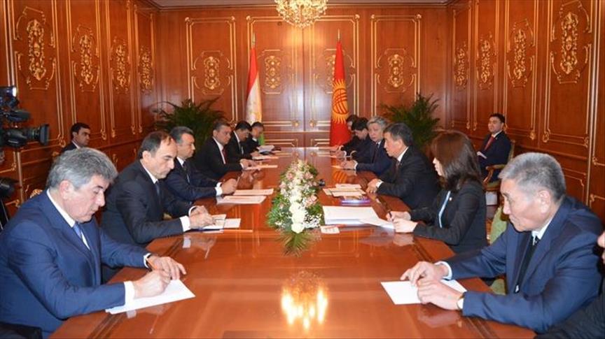 دیدار رئیس جمهور قرقیزستان با نخست وزیر تاجیکستان در دوشنبه