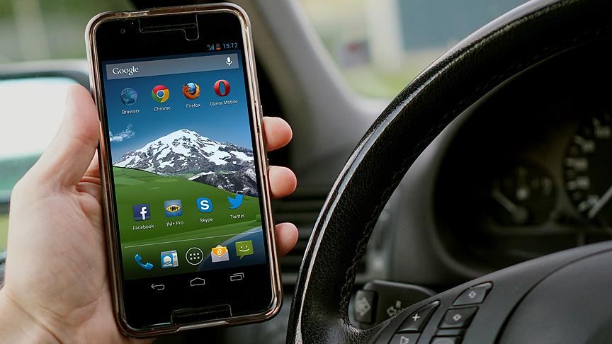 fransa da aracta telefon kullanma