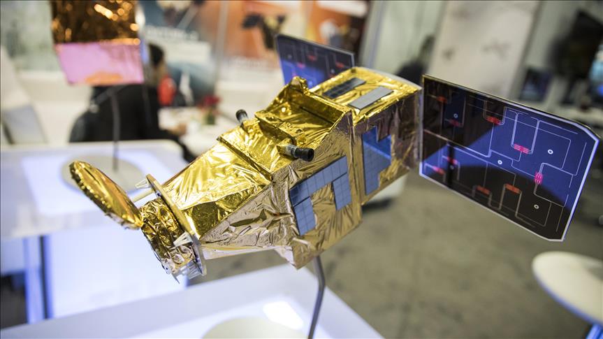 Emiratos Árabes Unidos desvela el primer satélite de fabricación local