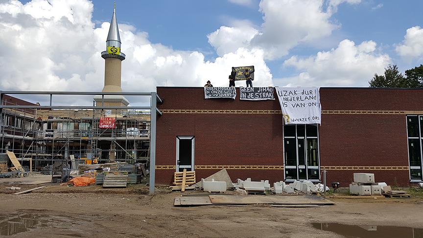 Hollanda'da inşası süren camiye saldırı